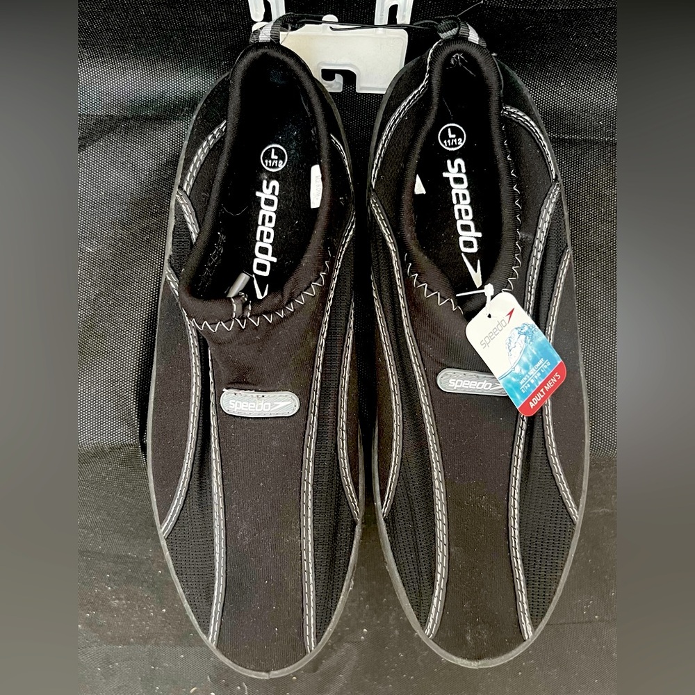 Speedo water shoes unisex size L (12-11) new with tags